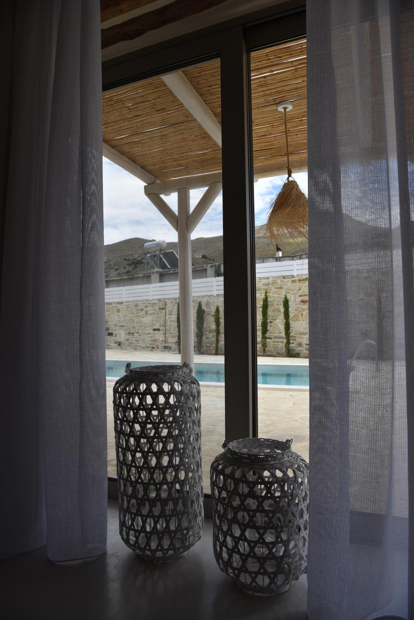 Laini Luxury Suites Pombia Kültér fotó