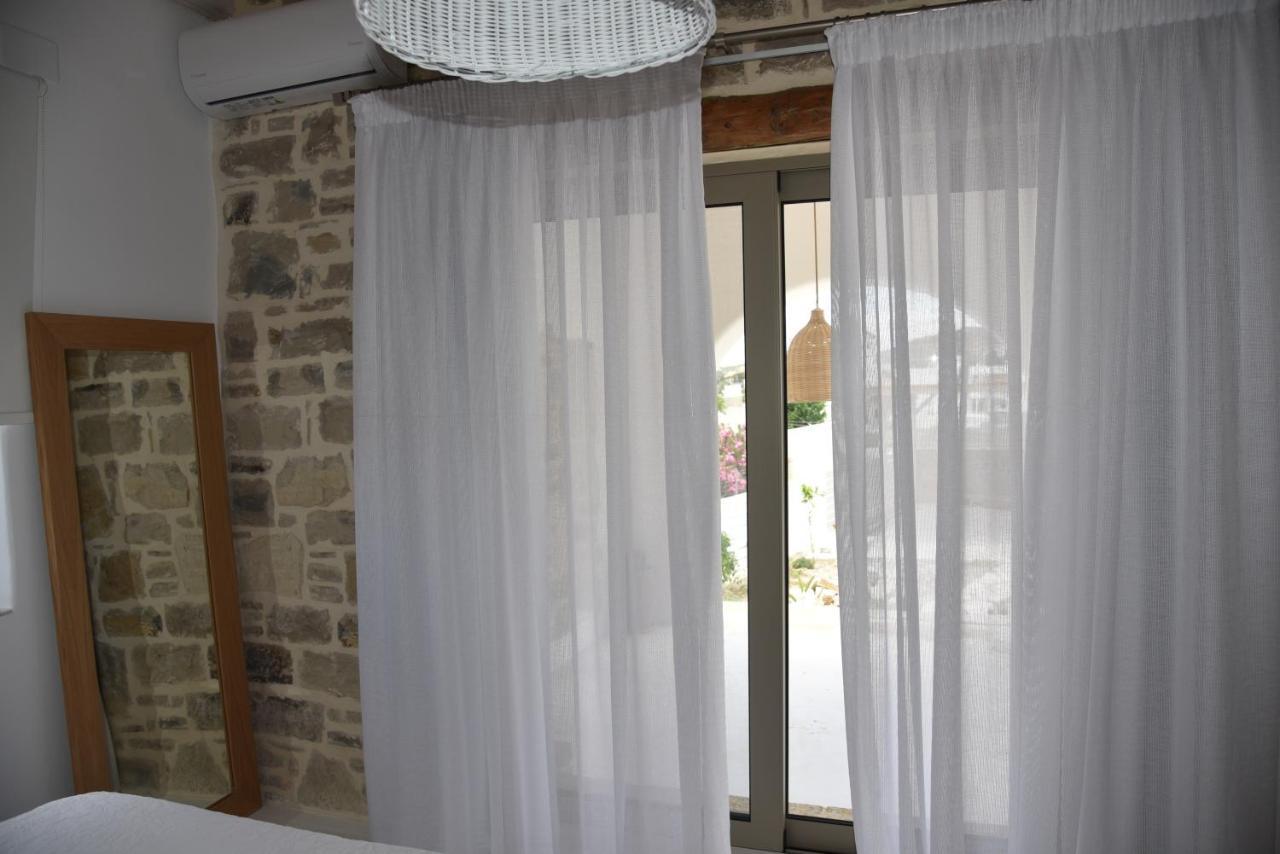 Laini Luxury Suites Pombia Kültér fotó