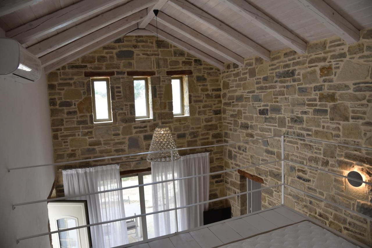 Laini Luxury Suites Pombia Kültér fotó