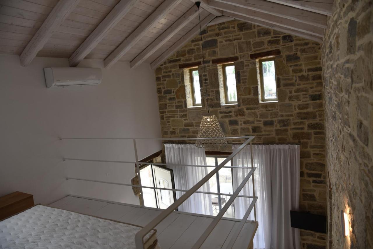 Laini Luxury Suites Pombia Kültér fotó